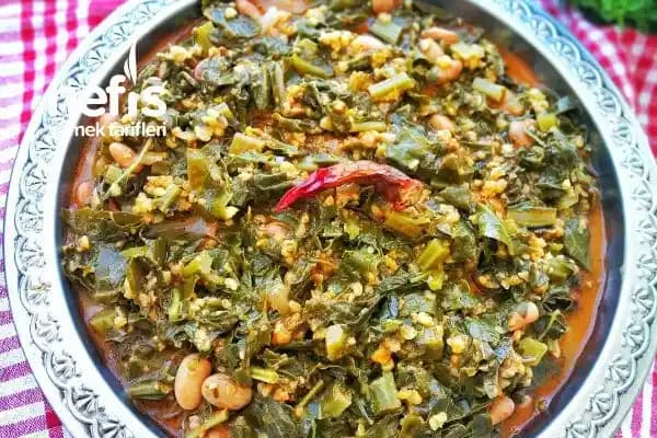 Tek Tavadaki Sosis, Cannellini Fasulyesi ve Kara Lahana Yemeği: Ekonomik ve Besleyici Tarif