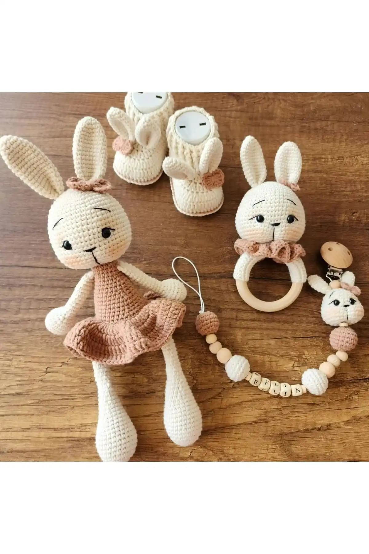 Damla Amigurumi Lena Tavşan Bebek Oyuncağı Güvenli ve Sevimli Tasarımıyla Öne Çıkıyor