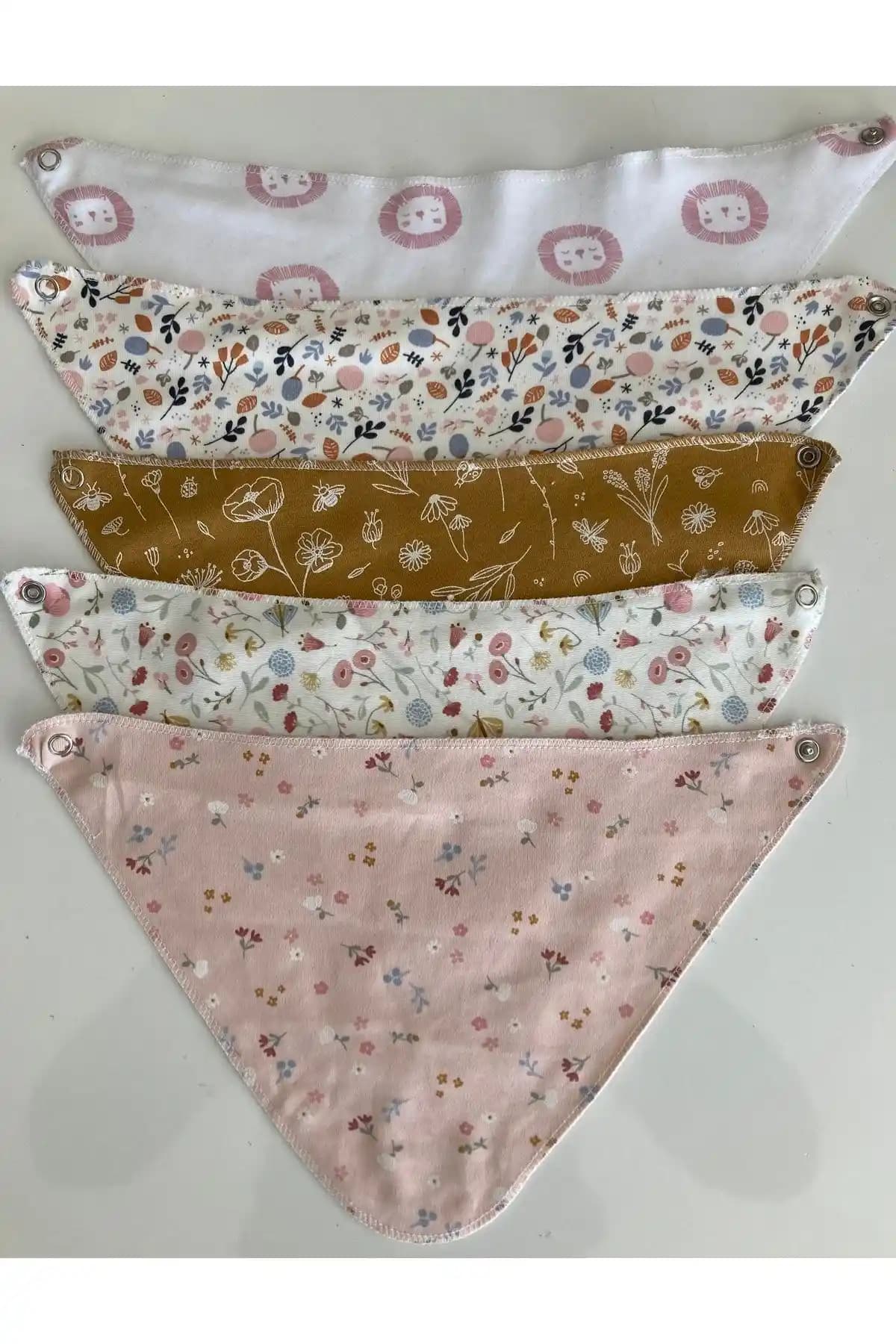 2025'te Sayman Tekstil Kız Bebek Önlüğü ile Minikleriniz Rahat Etsin