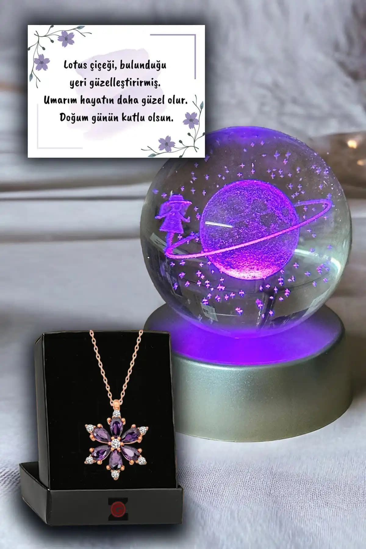 Beyaz Satürn Cam Küre ile Zemtigo Renk Değiştiren LED Küre Karşılaştırması 2