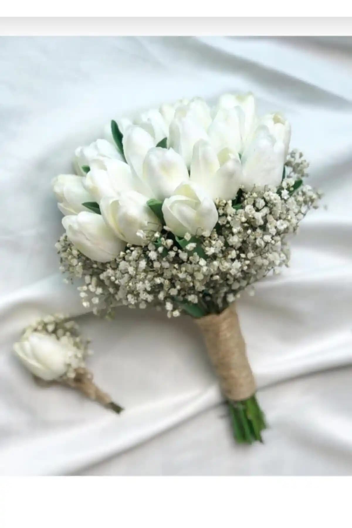 Gelin Çiçeği Seçiminde Karşılaştırma: Islak Lale ve Süslü Sanat Ürünleri Analizi