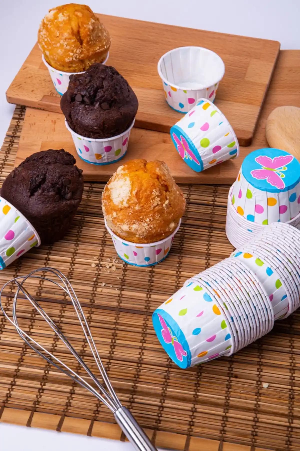 Huzur Party Store'un Renkli Kelebek Temalı Kek Kalıbı: Estetik ve Pratik Mutfak Gereci