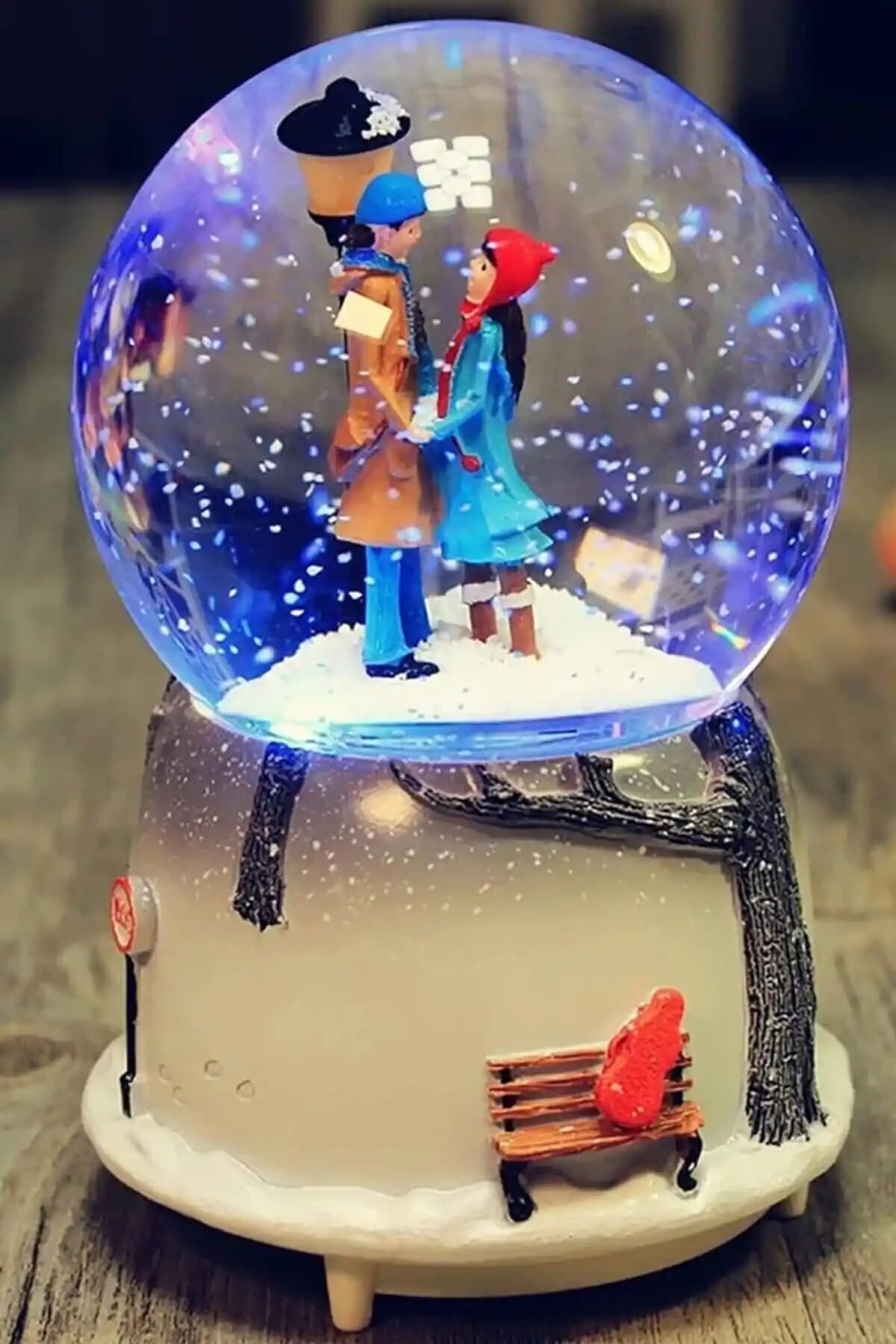 Kar Küresi Karşılaştırması: HEDİYEBİZİZ ve moryconcept Ürünlerinin Özellikleri