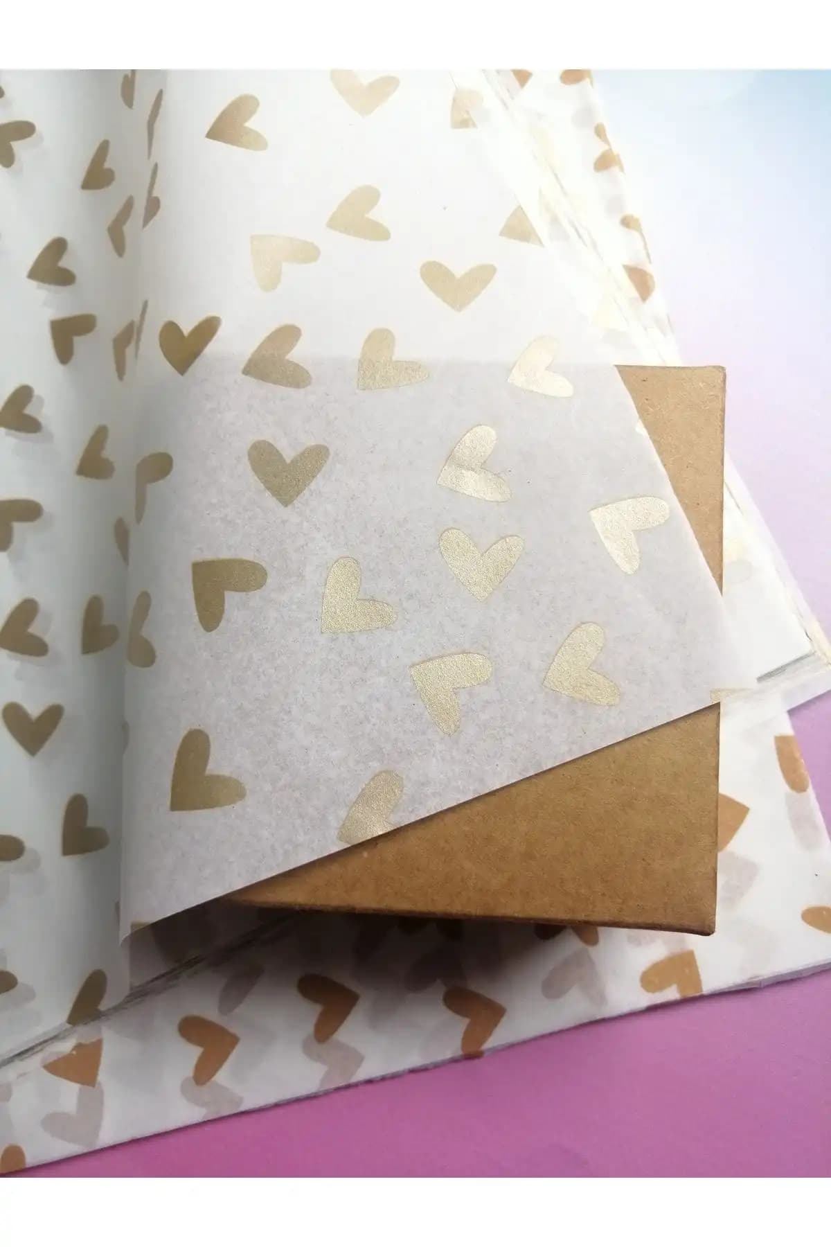 Tuğset Etiket Pelur Kağıtları Karşılaştırması: Benekli ve Kalpli Gold Desenli Seçenekler 2