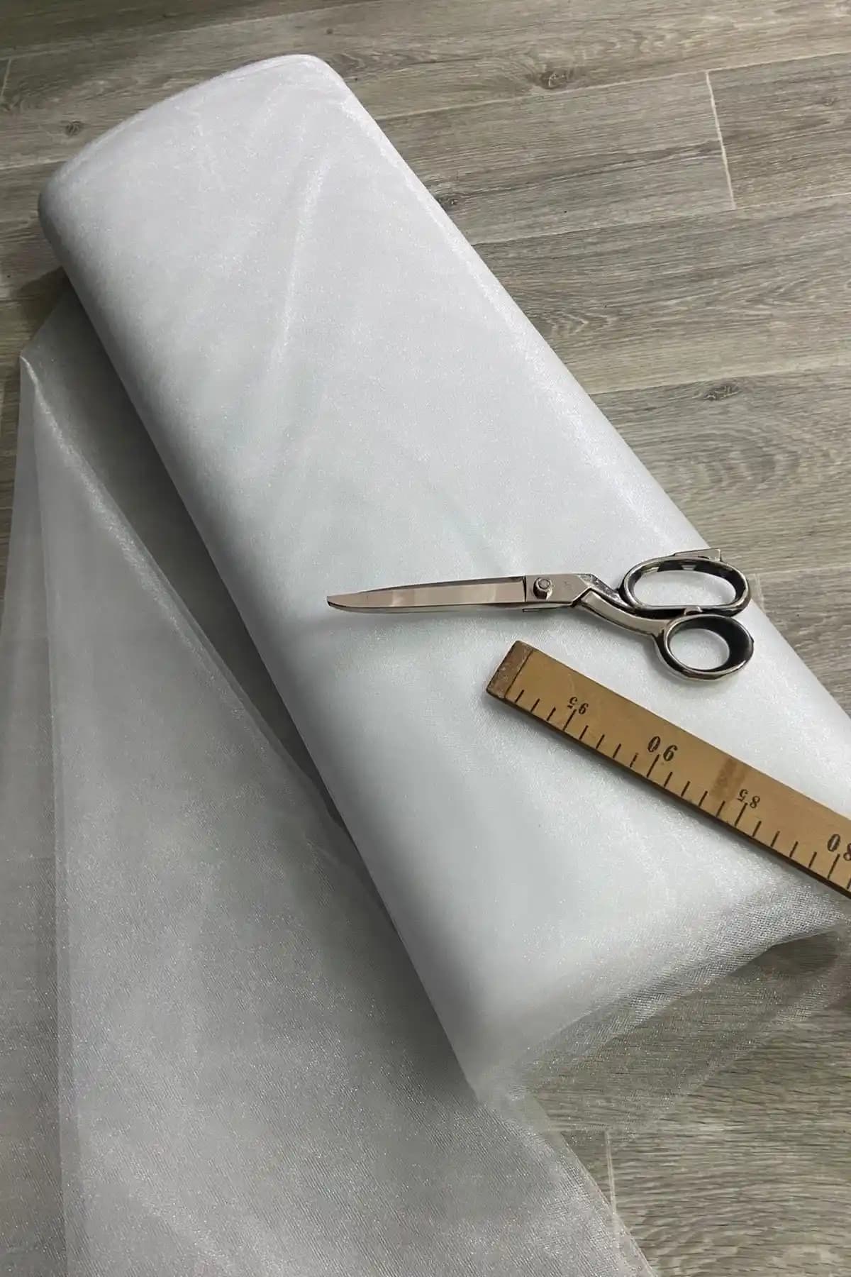 ZEYMERADE Beyaz Bohça Süsleme Tülü: Çok Yönlü Dekorasyon ve Giyim Kullanımı