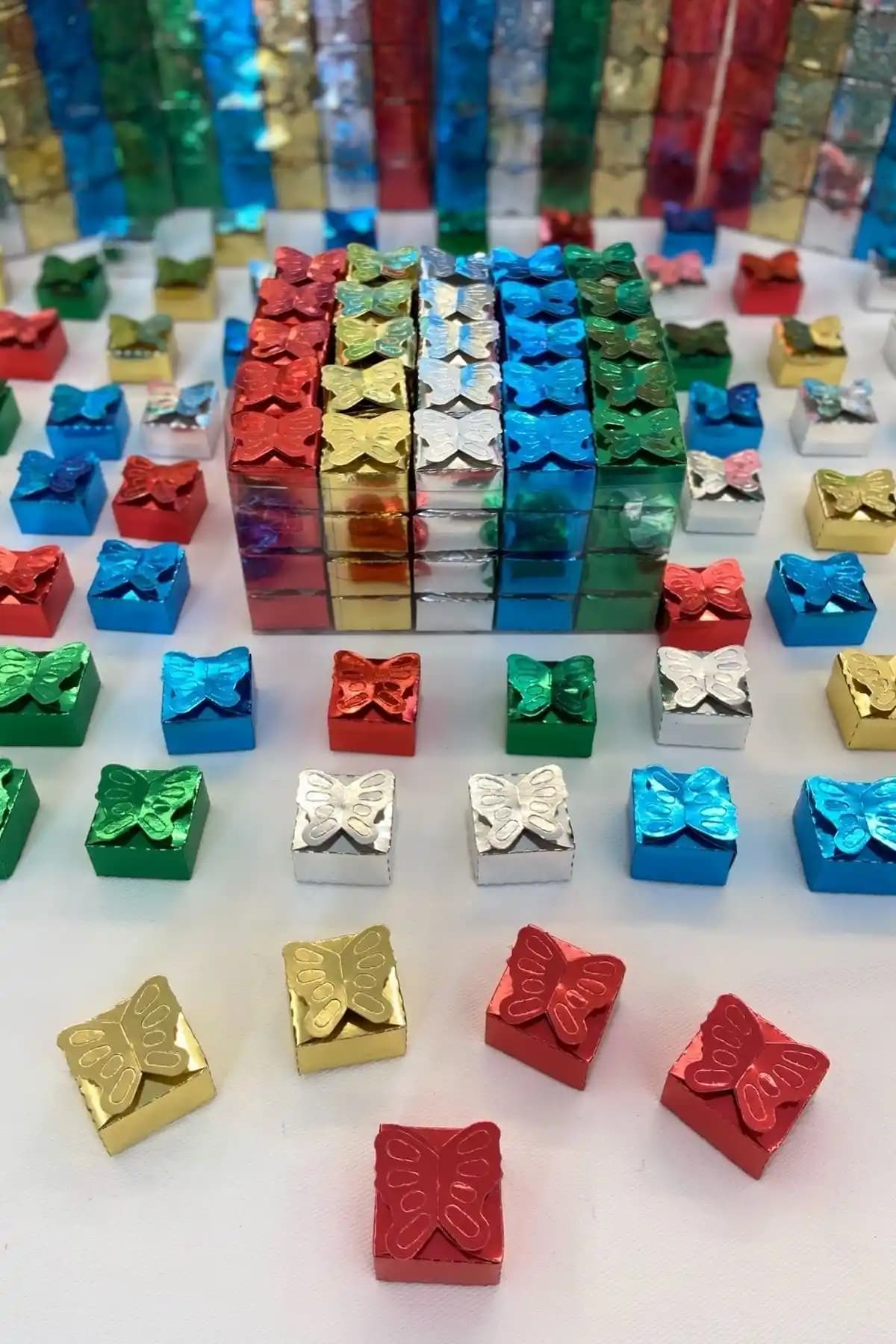 ZEYMERADE Dağıtmalık Hediye Kutuları Karışık Renk ve Kelebek Deseniyle Çok Amaçlı Kullanım