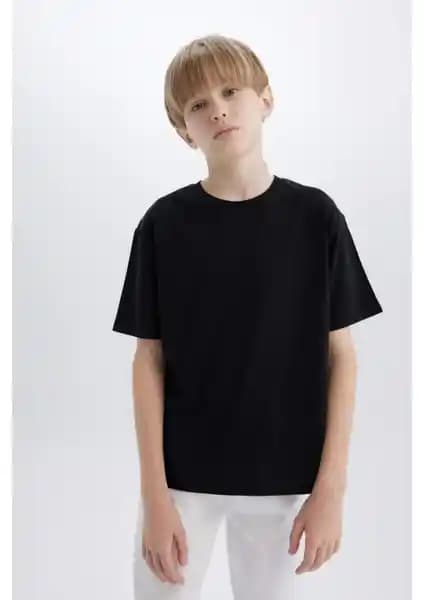 DeFacto Erkek Çocuk Tişörtleri Karşılaştırması: Kısa Kollu ve Uzun Kollu Modellerin Özellikleri ve Kullanım Alanları