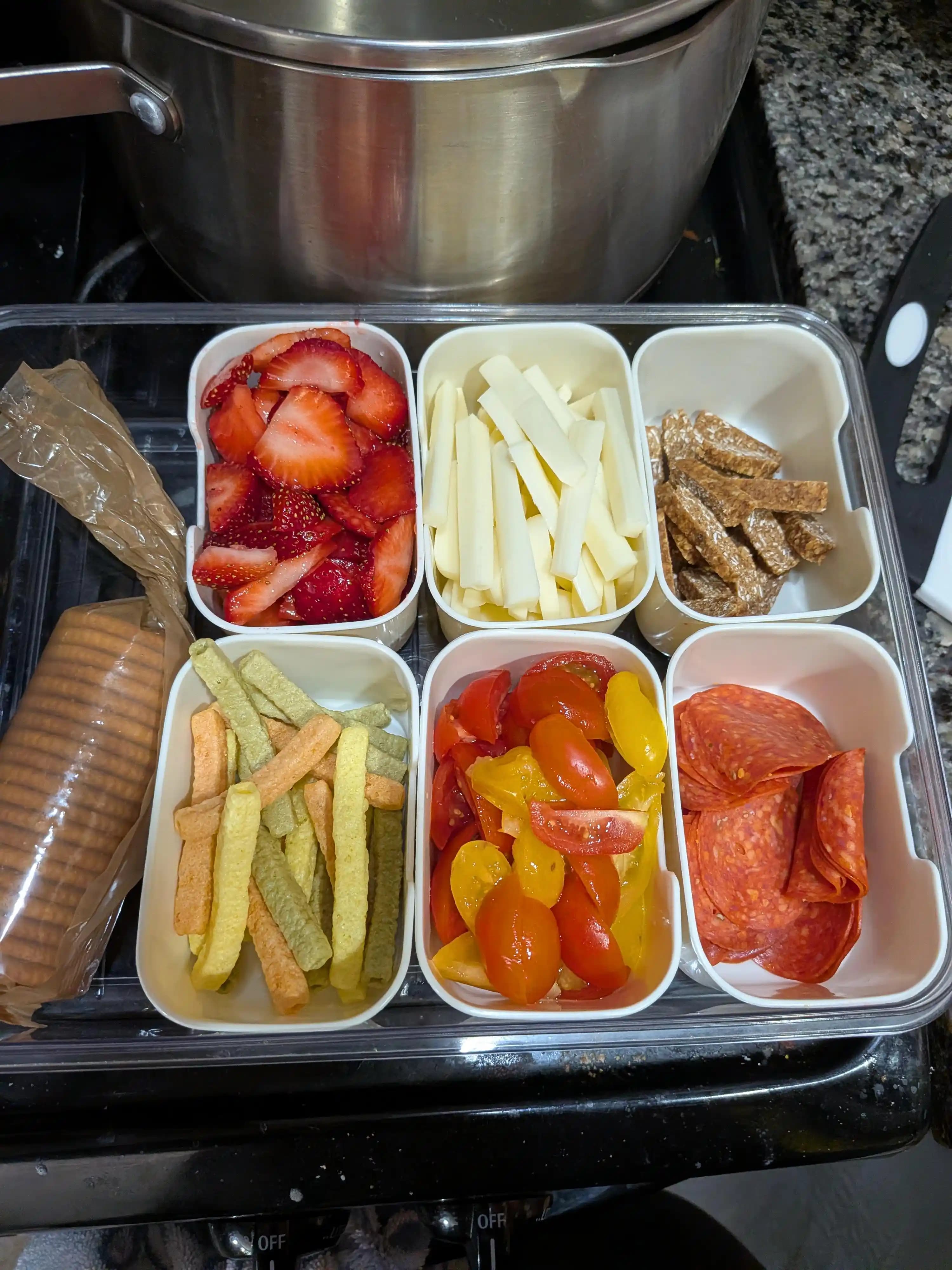 Çocuklar İçin Atıştırmalık Kutuları ve Pikniklerle Yiyecek İsrafını Azaltma ve Beslenme Çeşitliliği