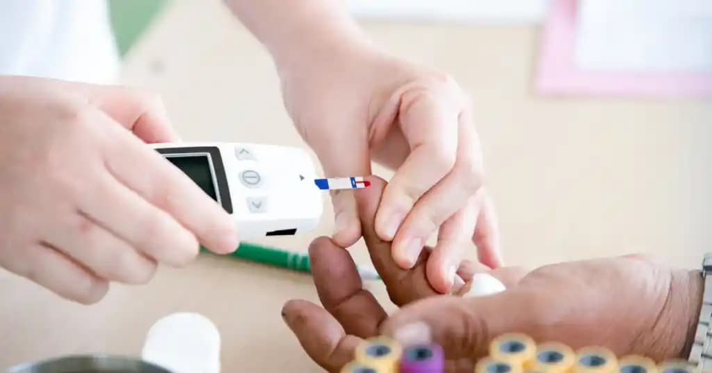 Düşük Şekerli ve Karbonhidratlı Diyabet Dostu Atıştırmalık Seçenekleri ve Beslenme İpuçları