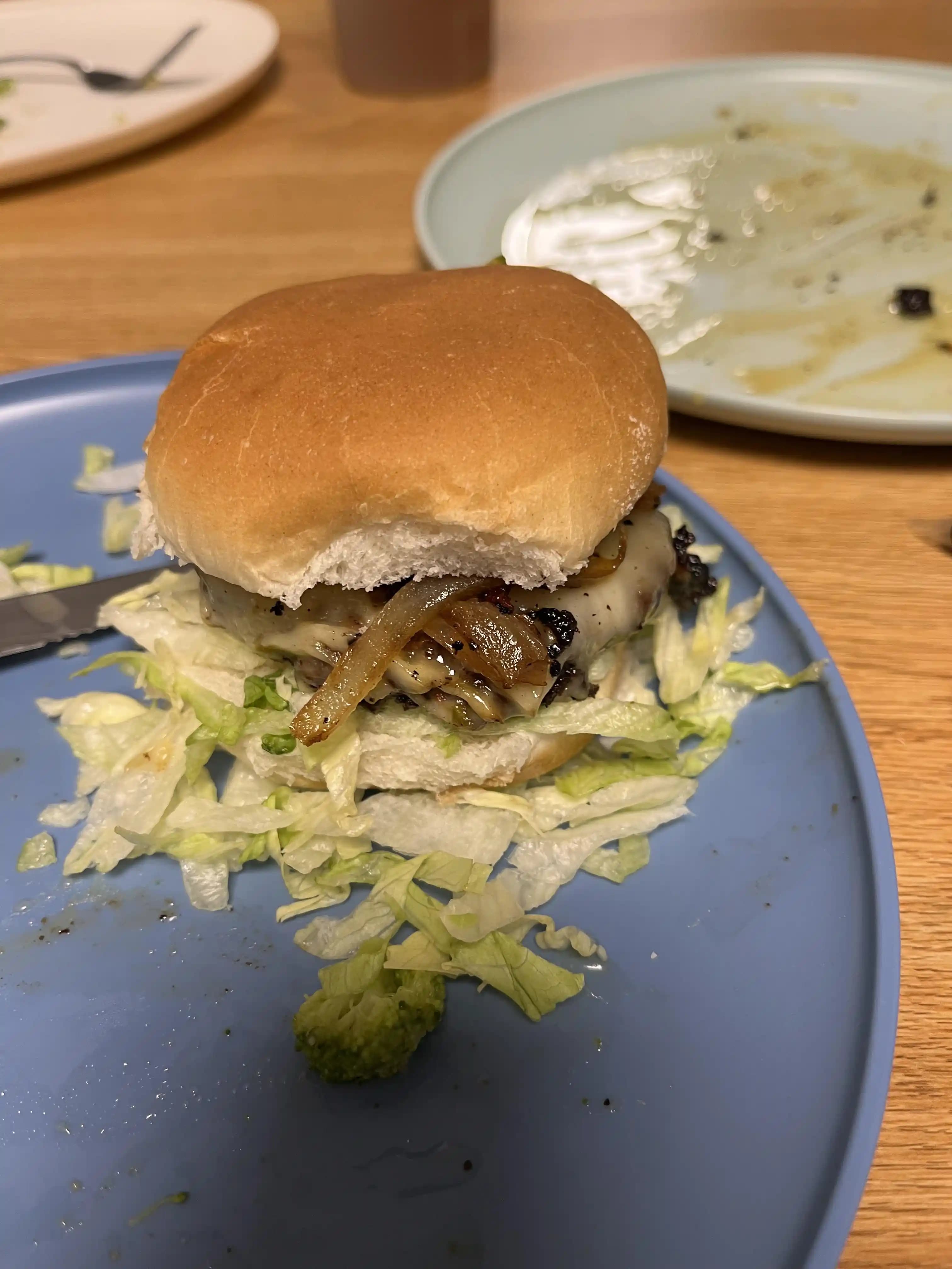 Ev Yapımı Burger Tarifleri: Ekonomik ve Lezzetli Yaz Kutlamaları İçin Pratik Çözümler