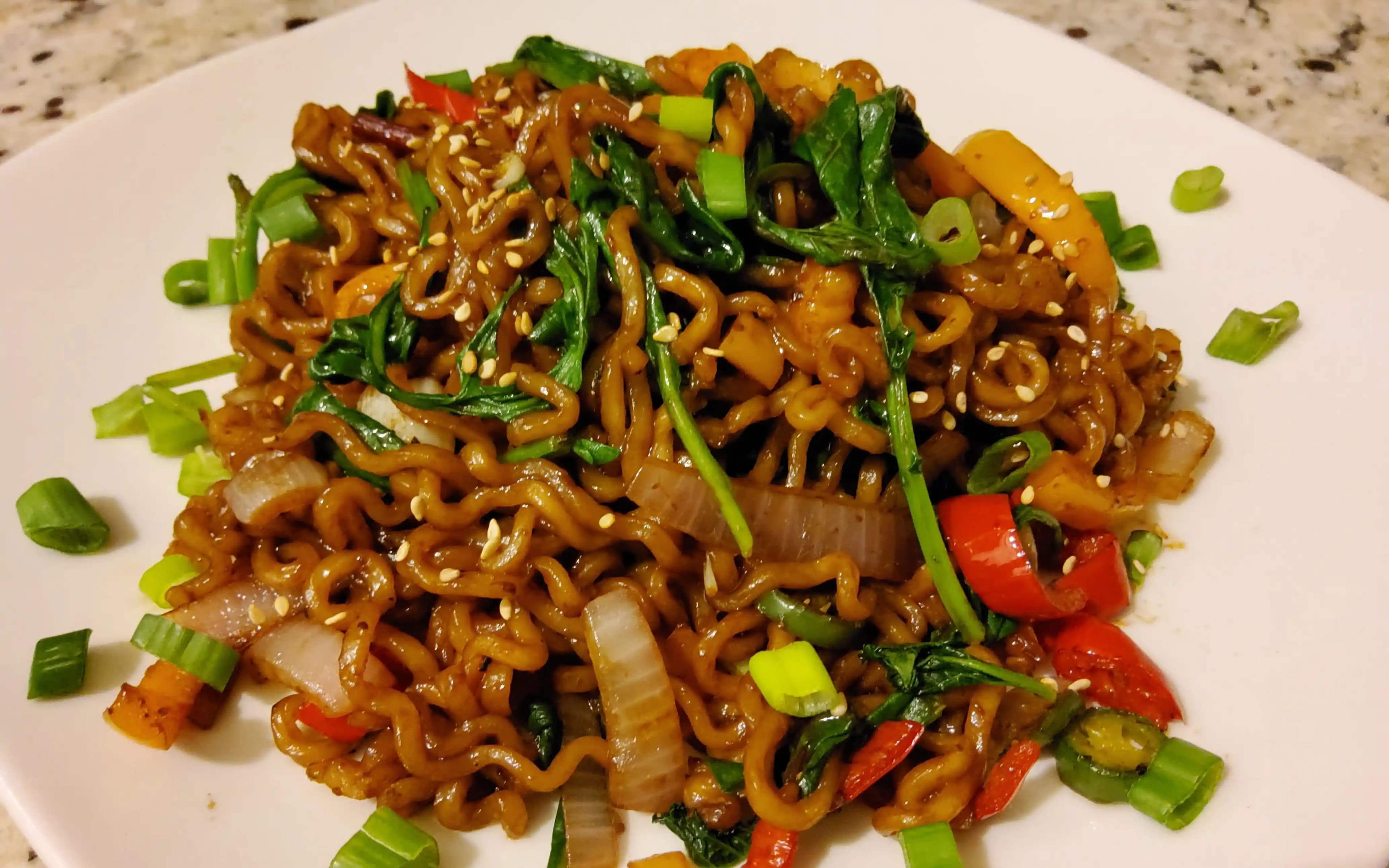 Jjajang Ramen ile Pratik Sebzeli Stir Fry Tarifi ve Hazırlama Yöntemleri
