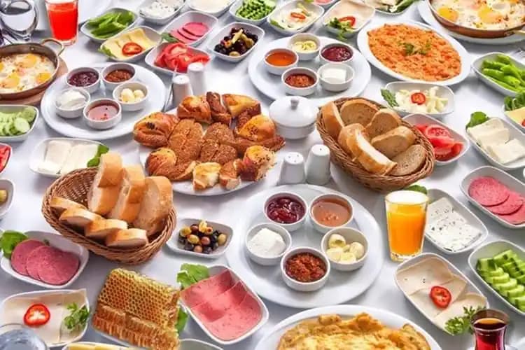 Kahvaltıda Yumurta Dışında Sıcak ve Tuzlu Alternatiflerle Çeşitlilik Sağlama Yöntemleri