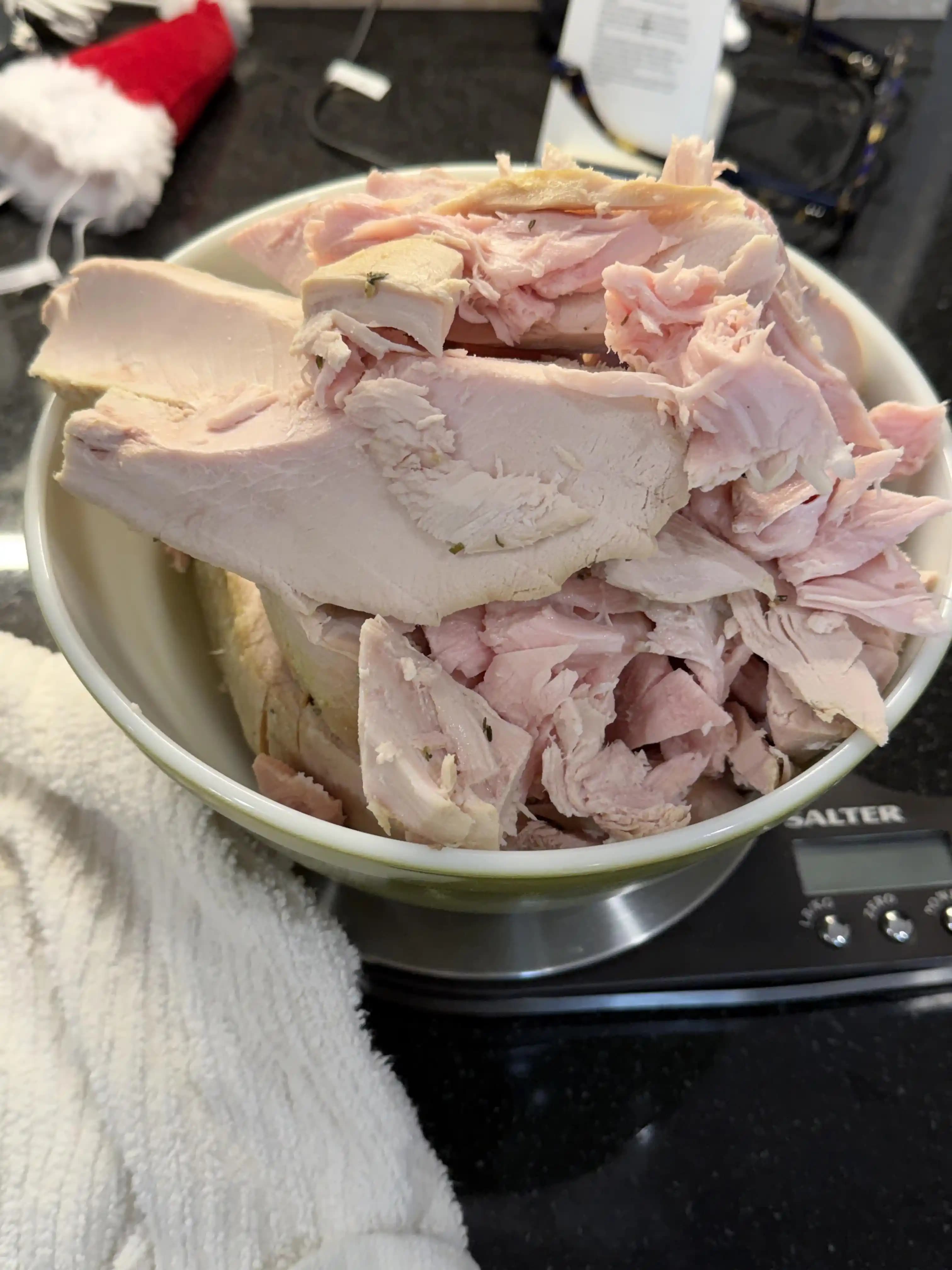 Uygun Fiyatlı Hindi Alımı, Et Kullanımı ve Kemiklerden Stok Hazırlama Yöntemleri