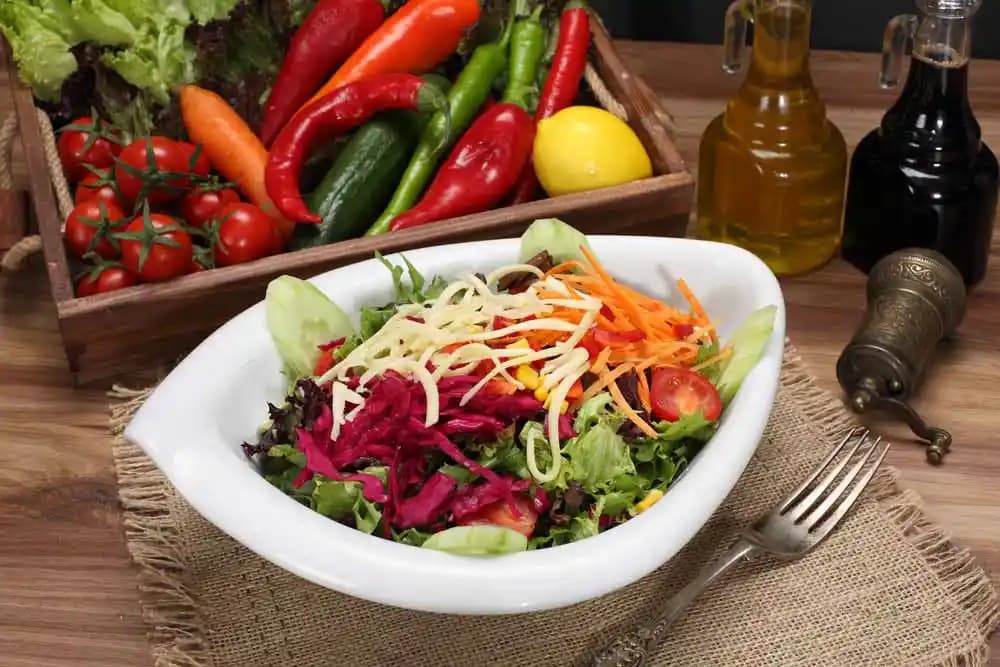 Yaprak Yeşillik İçermeyen Lezzetli ve Farklı Salata Tarifleri ve Önerileri