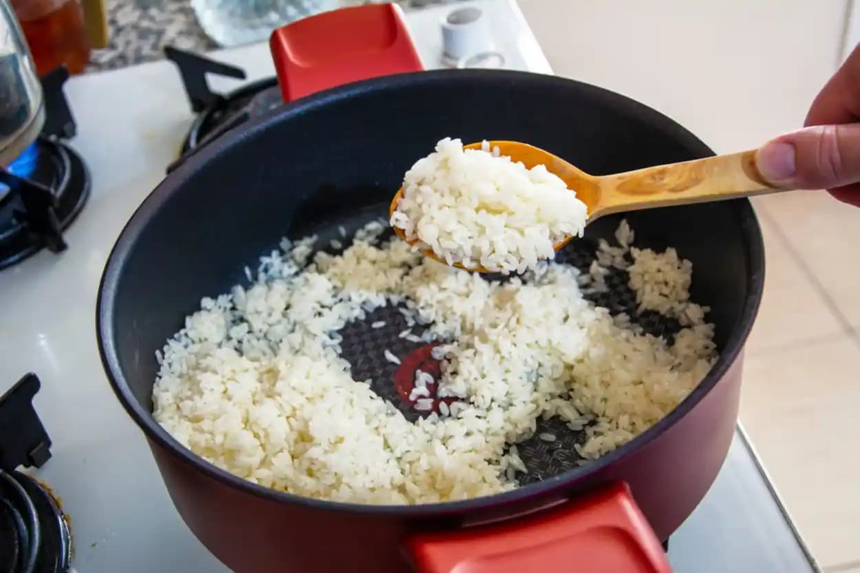 Pirinç Pişiricide Sağlıklı ve Pratik Pirinç Bazlı Yemek Tarifleri ve Pişirme Teknikleri