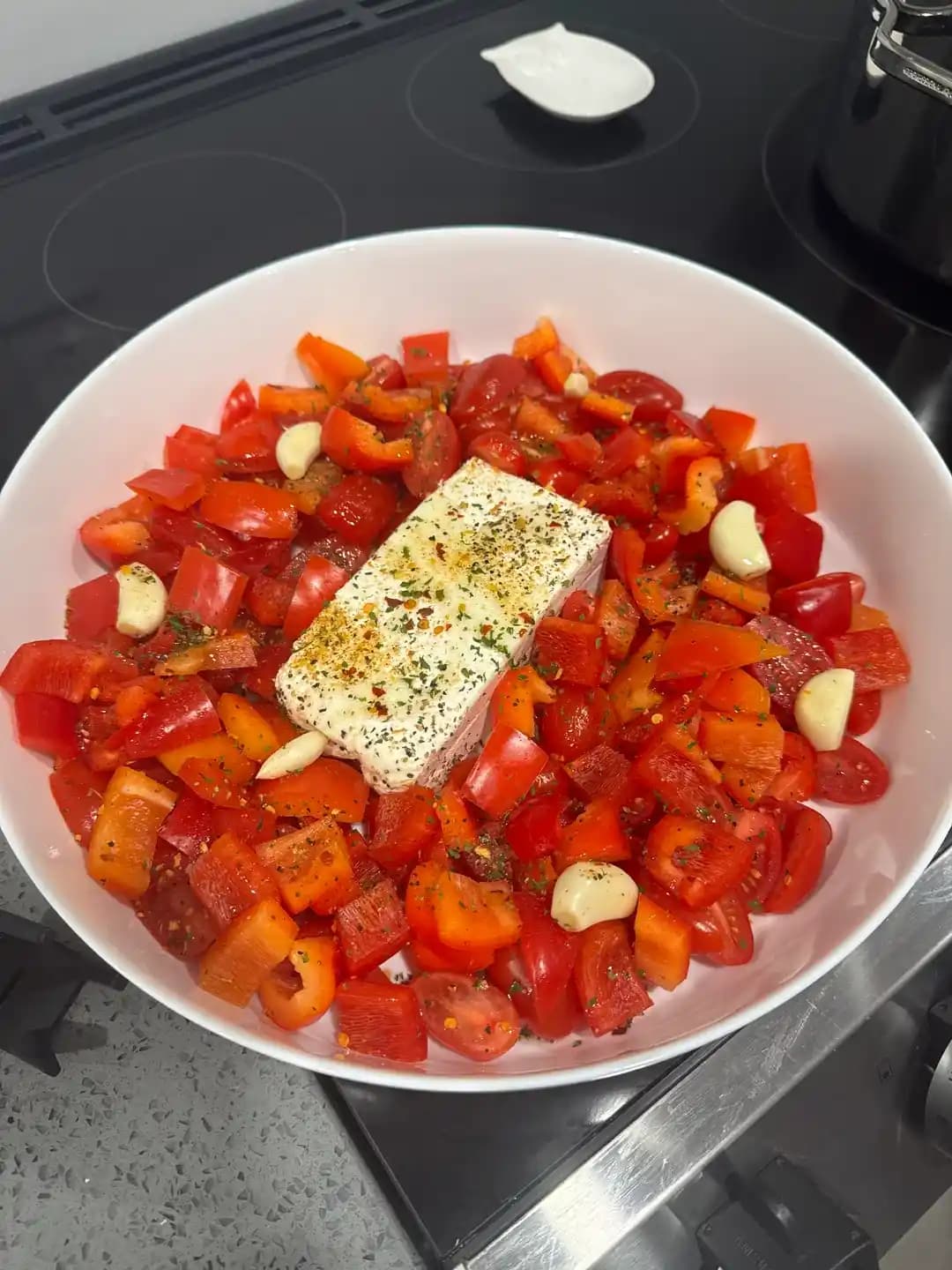 10 Doların Altında Pratik ve Lezzetli Fırınlanmış Sebzeli Makarna Tarifi