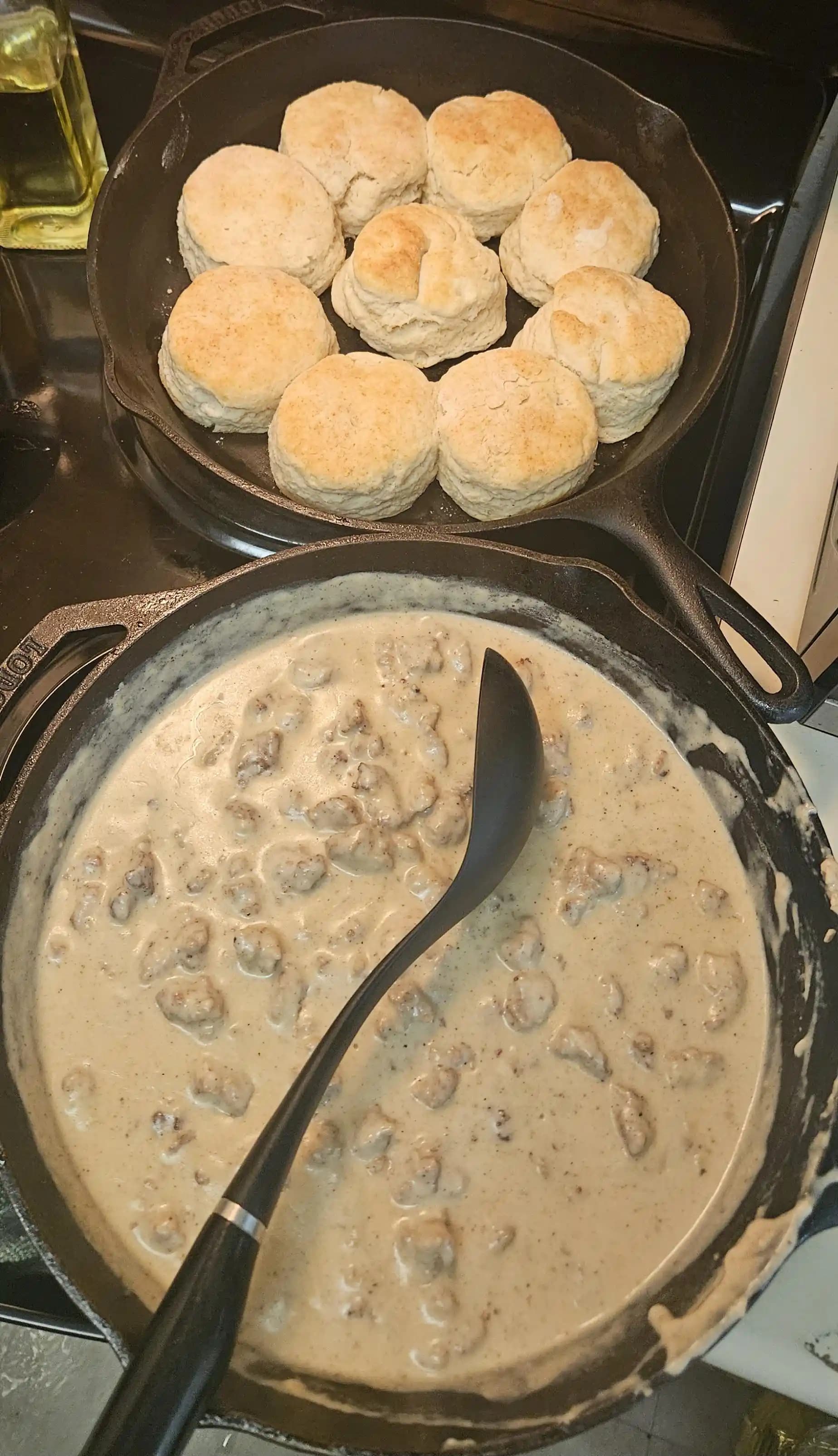 Amerikan Mutfağının Klasik Kahvaltısı: Bisküvi ve Gravy Tarifleri ve İpuçları