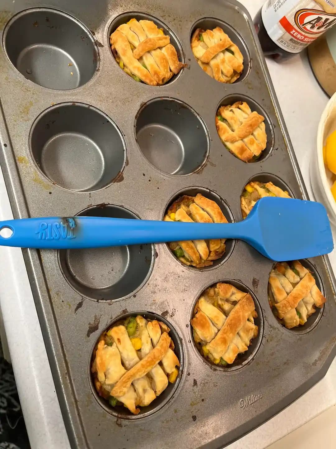 Dondurucu Malzemeleriyle Pot Pie İç Harcı Kullanılarak Hazırlanan Chimichangas Tarifi