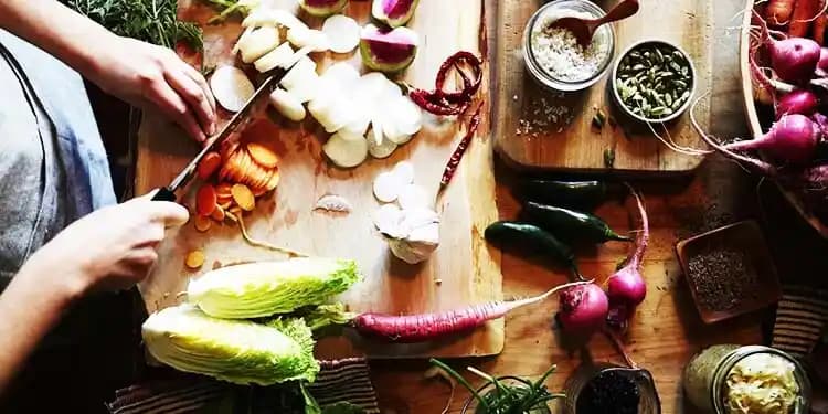 Evde Yemek Pişirme ve Artan Yemekleri Değerlendirme Yöntemleri ve Zaman Yönetimi