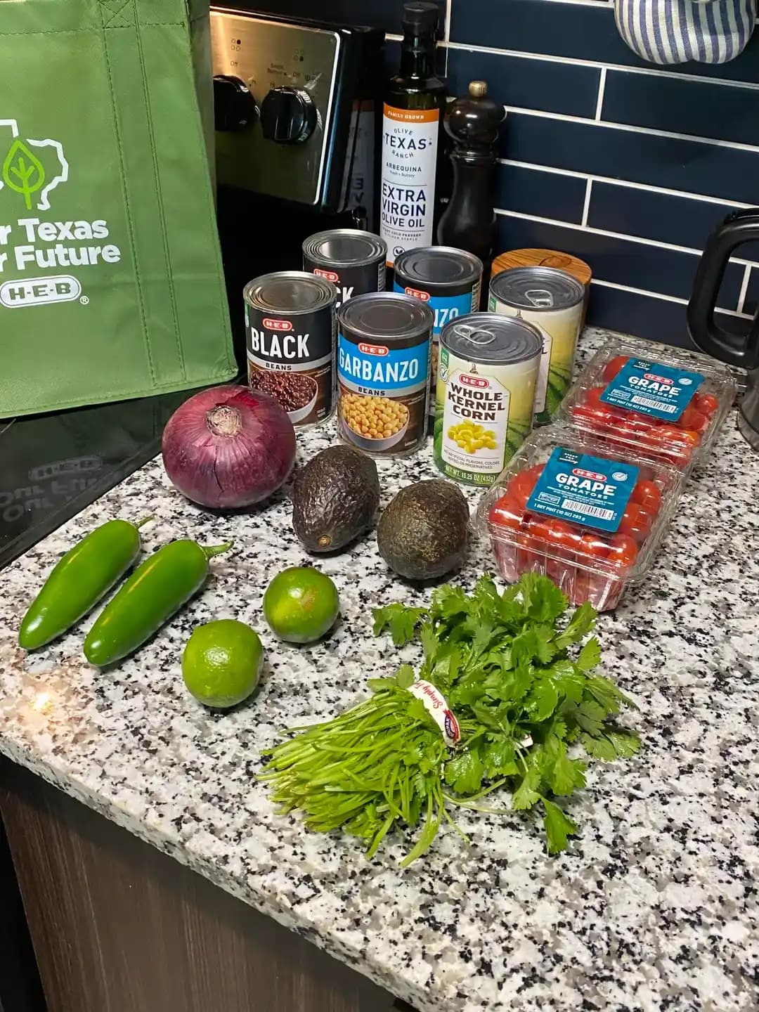 Güneybatı Fasulyesi Salatası: Malzemeler, Hazırlık Yöntemleri ve Lezzet İpuçları