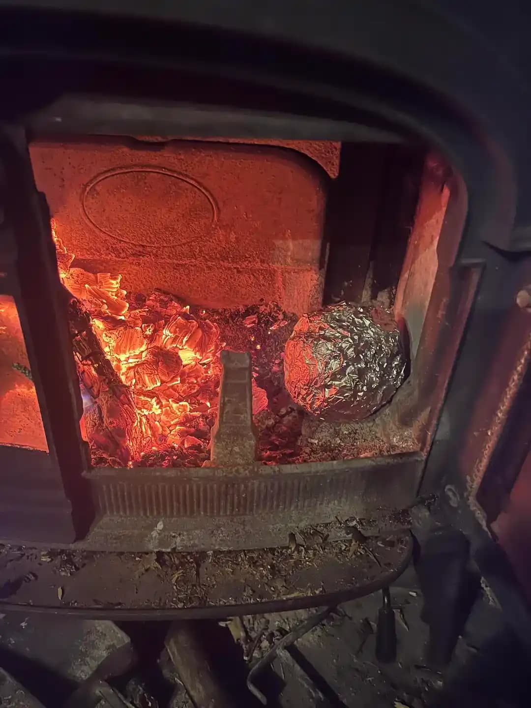 Odun Sobasında Kavun Pişirme: Ekonomik ve Sağlıklı Kış Akşam Yemeği Hazırlama Yöntemi