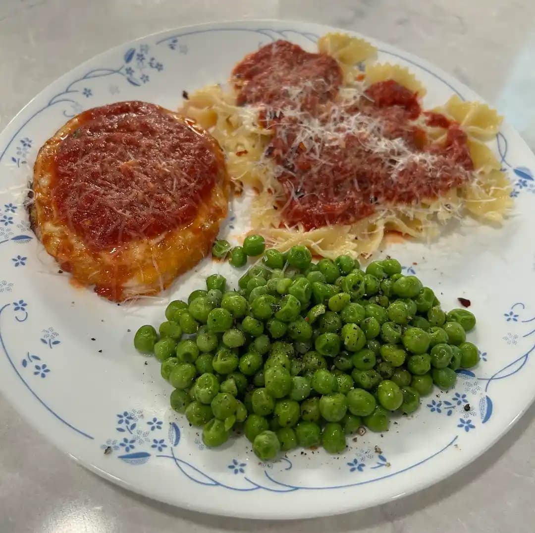 Pratik Tavuk Parmigiana, Makarna ve Sebze Yemeği Hazırlama Yöntemleri ve Besin Kombinasyonları