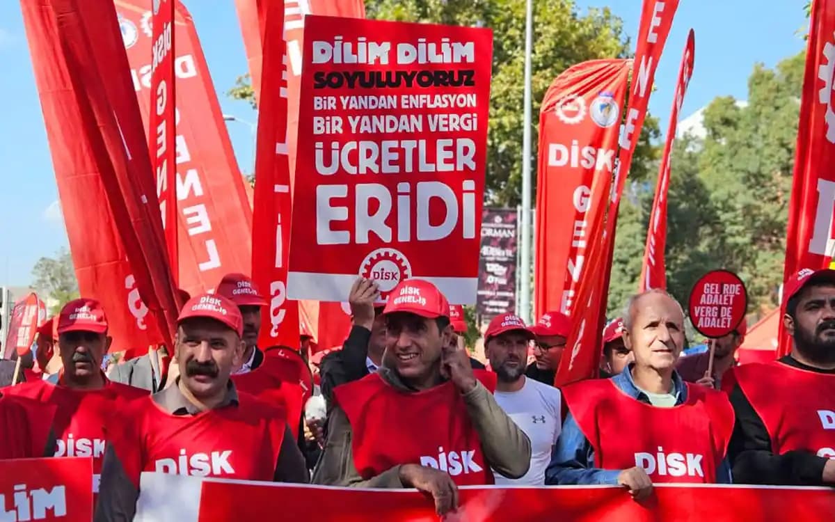 ABD Marketlerinde Müşteri Yoğunluğu ve Stok Durumundaki Bölgesel ve Ekonomik Değişimler
