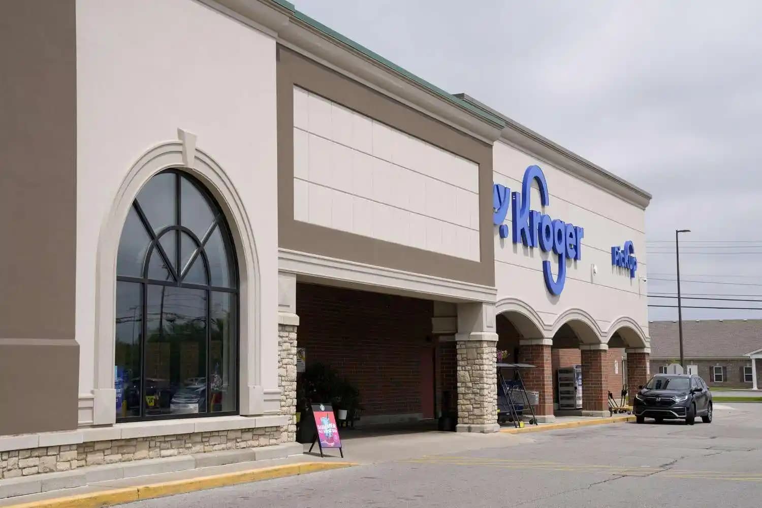 Kroger'ın Kağıt Kuponları Yeniden Başlatması ve Tüketici Tepkilerinin Analizi