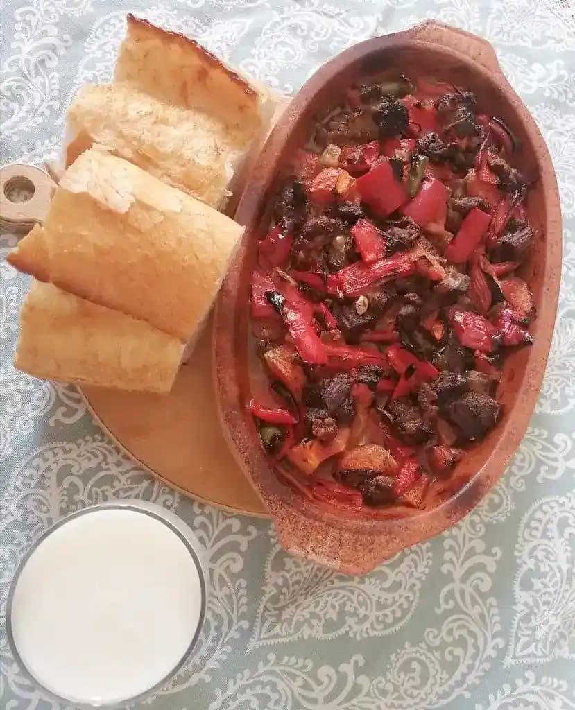 Tarihte Basit ve Etkili Yemek Tarifleri: Geleneksel Malzemelerle Pratik Pişirme Yöntemleri