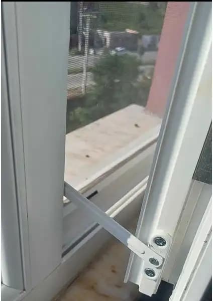 Huzuraks Vasistas Pencere Kilidi ve Vivyan PVC Güvenlik Kilidi Karşılaştırması 1
