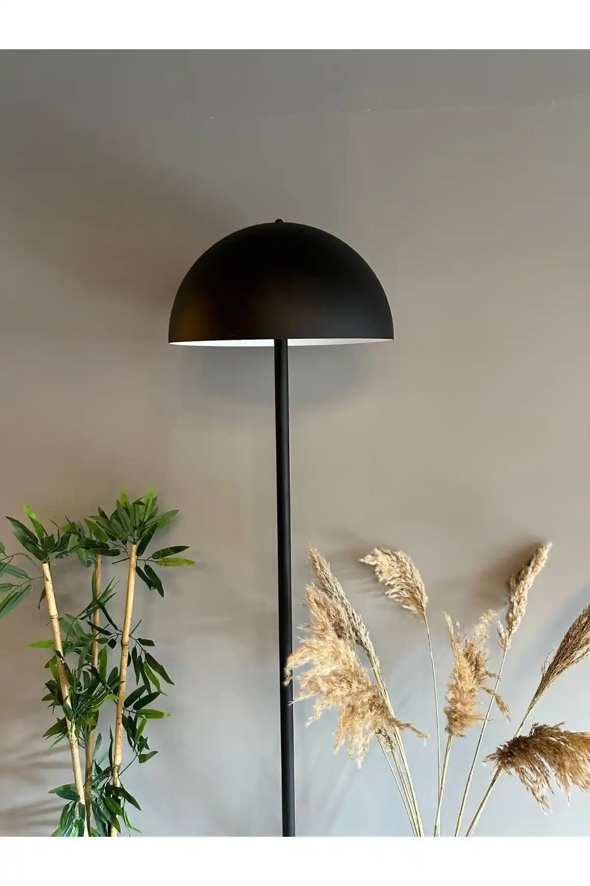 Modern Siyah Lambader ile Modern ve Şık İç Mekân Aydınlatması Sağlayın