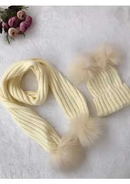 Çift Ponponlu Krem Çocuk Atkı ve Bere Takımı: Şık ve Rahat Kış Aksesuarları