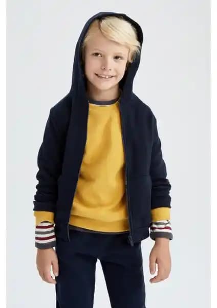 DeFacto Erkek Çocuk Lacivert Kapüşonlu Hırka İncelemesi ve Beden Seçenekleri