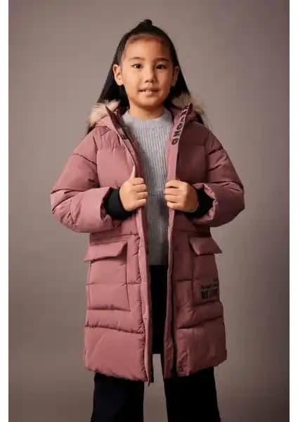 DeFacto Kız Çocuk Kış Montları Karşılaştırması: Su İtici ve Polar Astarlı Modeller