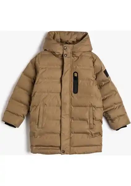 Koton'un Uzun Şişme Kaban Modeli Çocuklar İçin Dayanıklı ve Şık Kış Dış Giyim Seçeneği