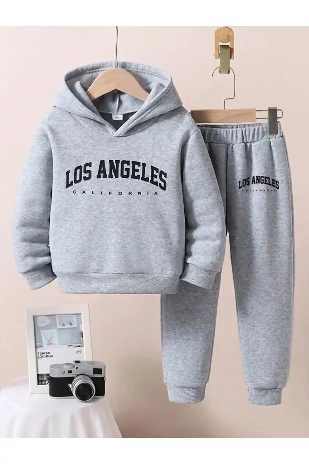 Liontim Gri Kapşonlu Çocuk Baskılı Eşofman Takımı: Rahat ve Şık Tasarım