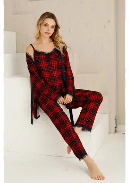 Nisanca Sabahlıklı Dantel Detaylı Kadın Pijama Takımı Konfor ve Şıklık Sunar