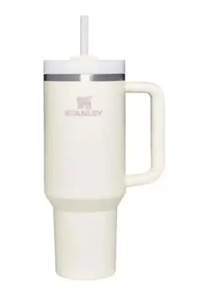 Stanley Quencher Pipetli Termos 1,18 L Krem: Dayanıklı ve Şık Sıcak Soğuk İçerik Taşıma Çözümü