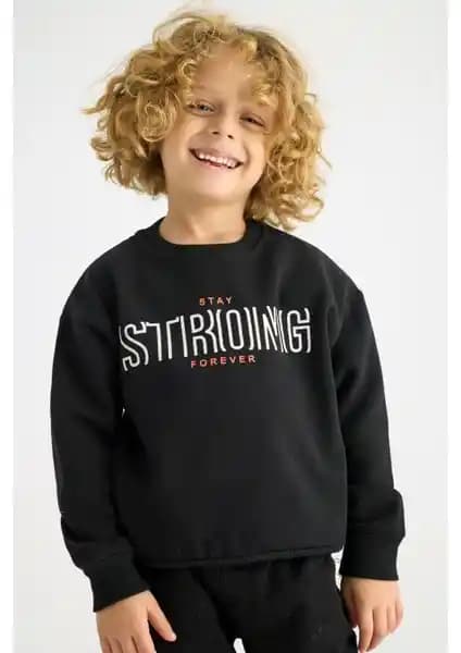 Zepkids Erkek Çocuk Strong Baskılı Sweatshirt: Rahat ve Şık Kış Giyim Seçeneği