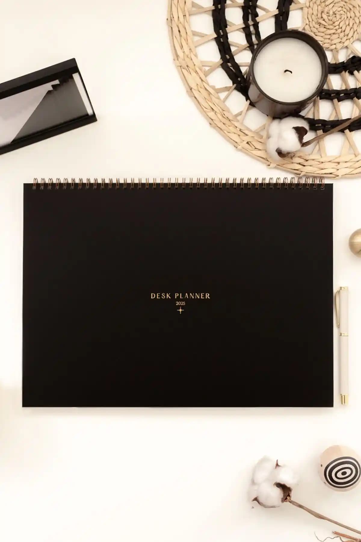 2025 Masa Takvimi Karşılaştırması: Matt Notebook ve Munu Note Munucal S Ürünleri