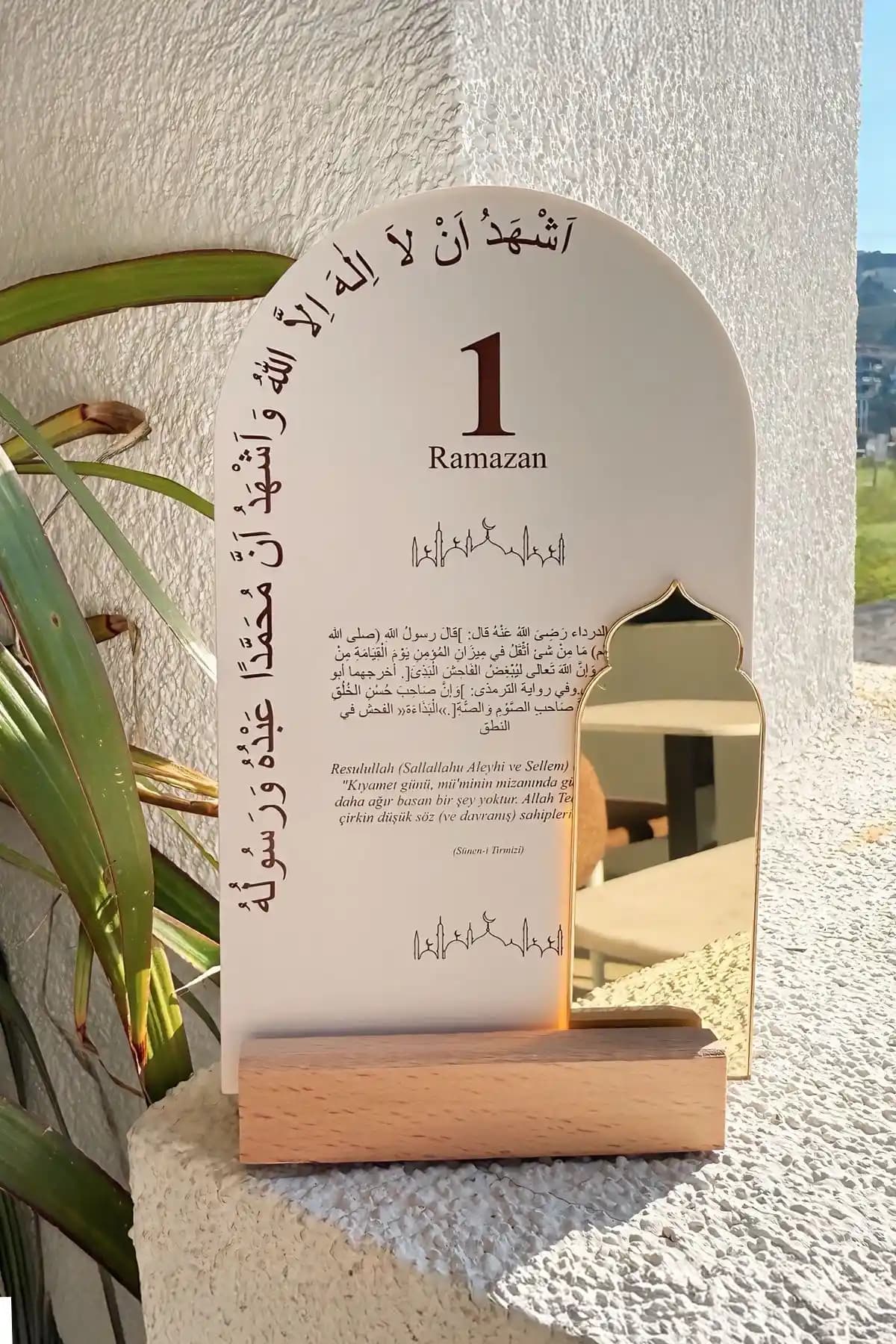 Ramazan ayı için en iyi masa takvimi karşılaştırması: hadisli ve papatyalı tasarımlar