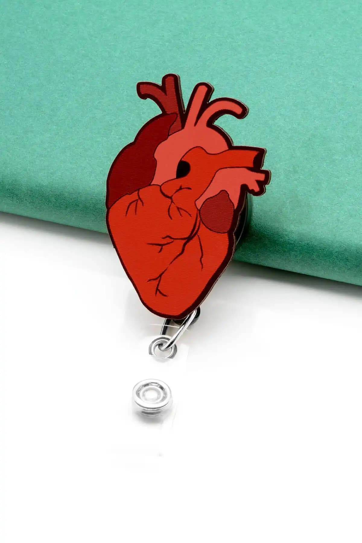 Apptakı Heart Kalp Yoyo Yaka Kartığı - Sevgi ve Şıklığın Modern Aksesuarı