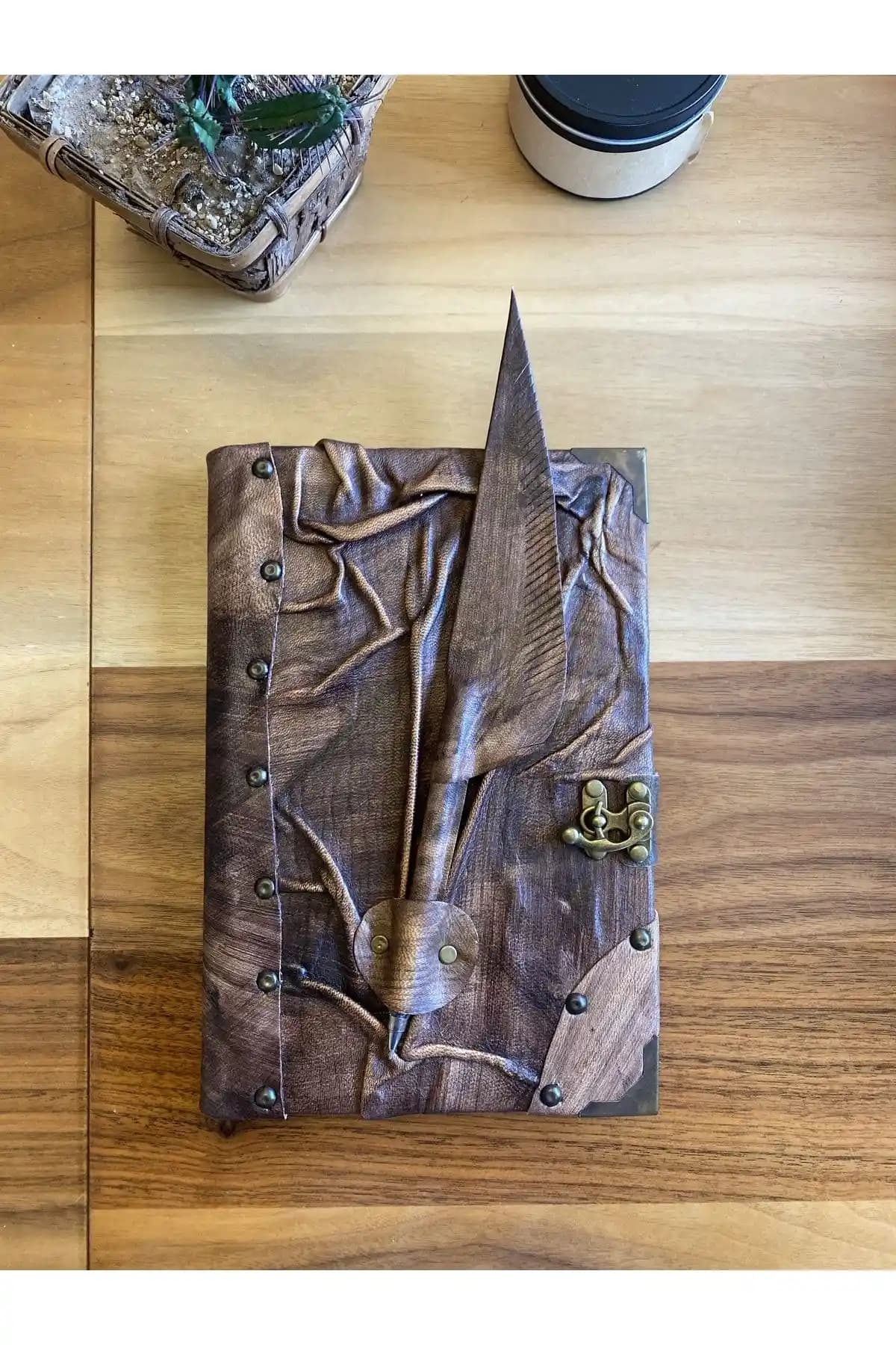 El Yapımı Deri Kapaklı Günlük - Sınırlı Üretim ve Özgün Tasarım