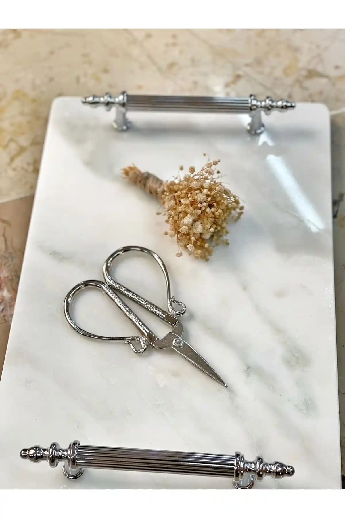 Kalp Şekilli Kesme Makası: Estetik ve Fonksiyonel Tasarım Özellikleri ve Kullanım İpuçları