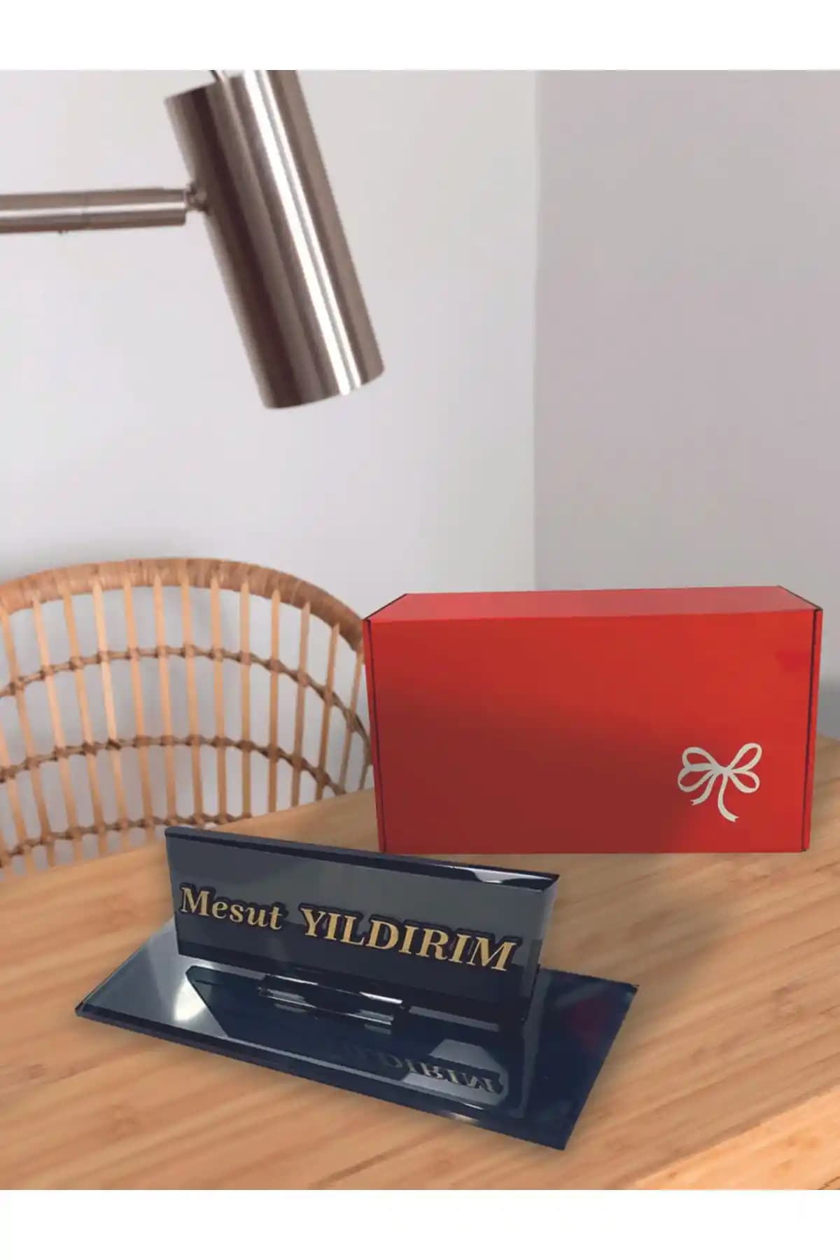 MERTKRİSTAL Masaüstü Kristal İsimlikleriyle Profesyonel ve Şık Masa Düzenleri