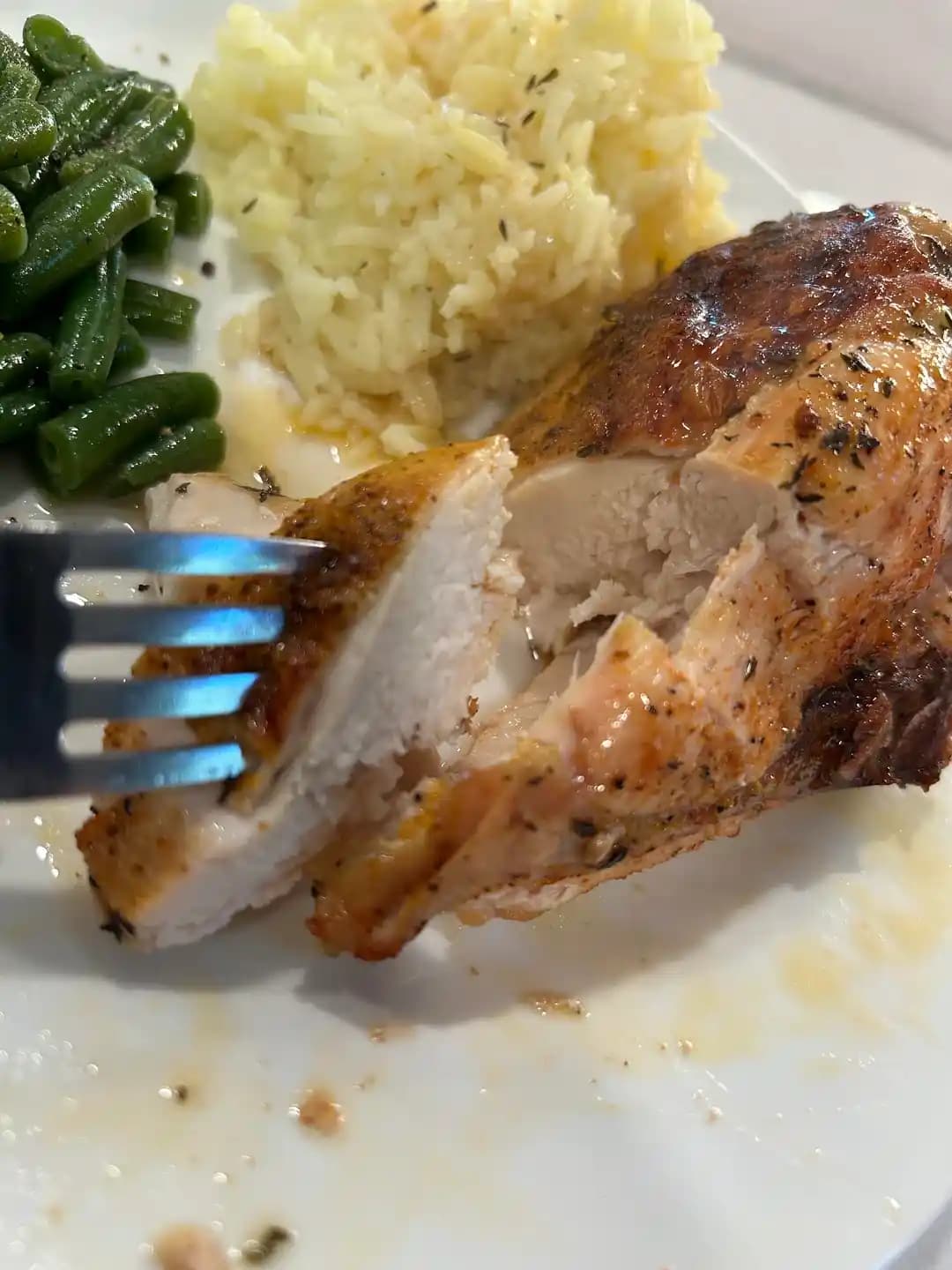 Bütün Tavuk Pişirmenin Etkin Yöntemi: Dökme Demir Tava ile Doğru Teknikler ve İpuçları