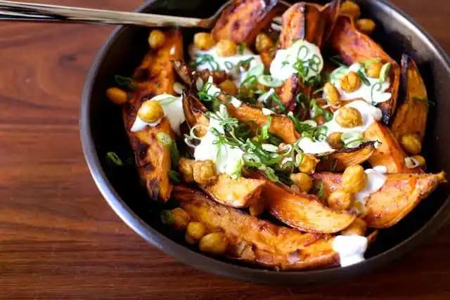 Çok Kısıtlayıcı Diyet Kısıtlamaları Olan Misafirler İçin Yemek Hazırlama Yöntemleri ve İletişim