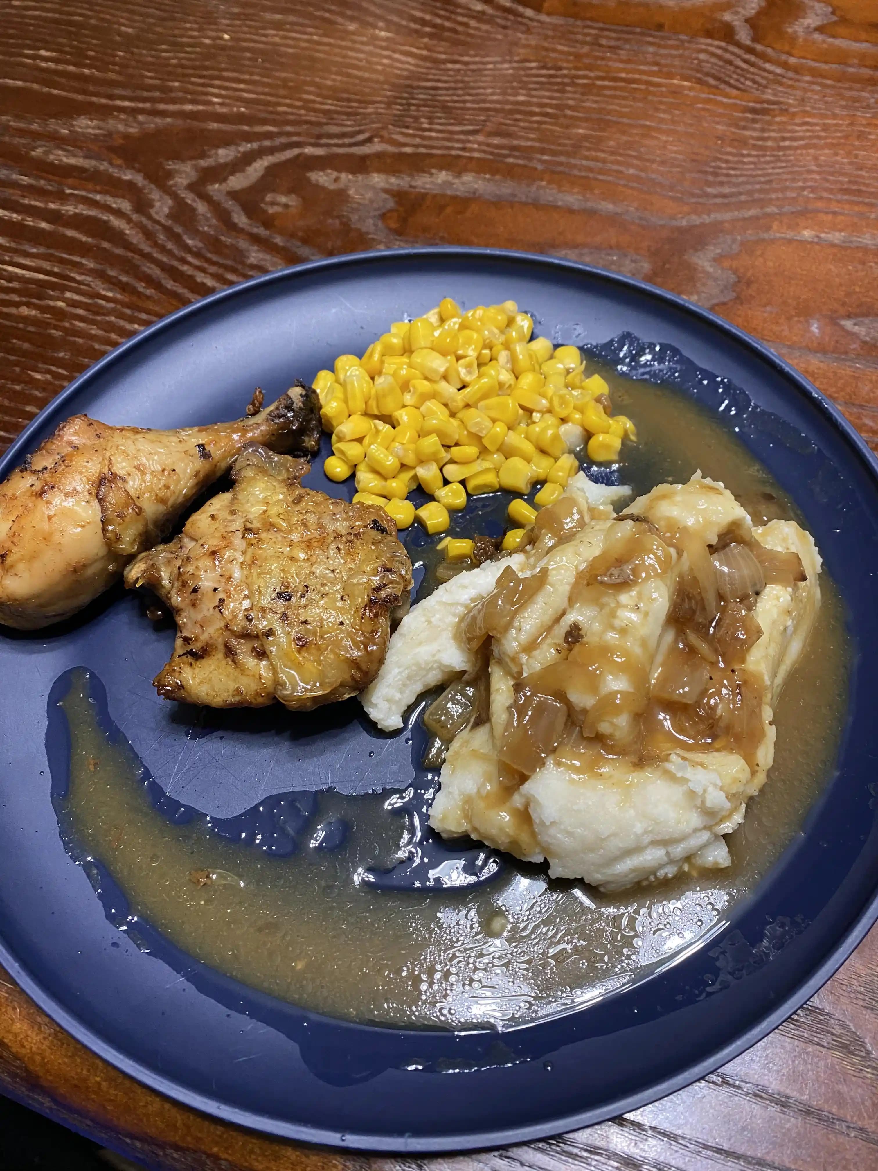 Hava Fritözünde Tavuk Bacakları, Ev Yapımı Sos ve Hazır Püre ile Pratik Ekonomik Yemek