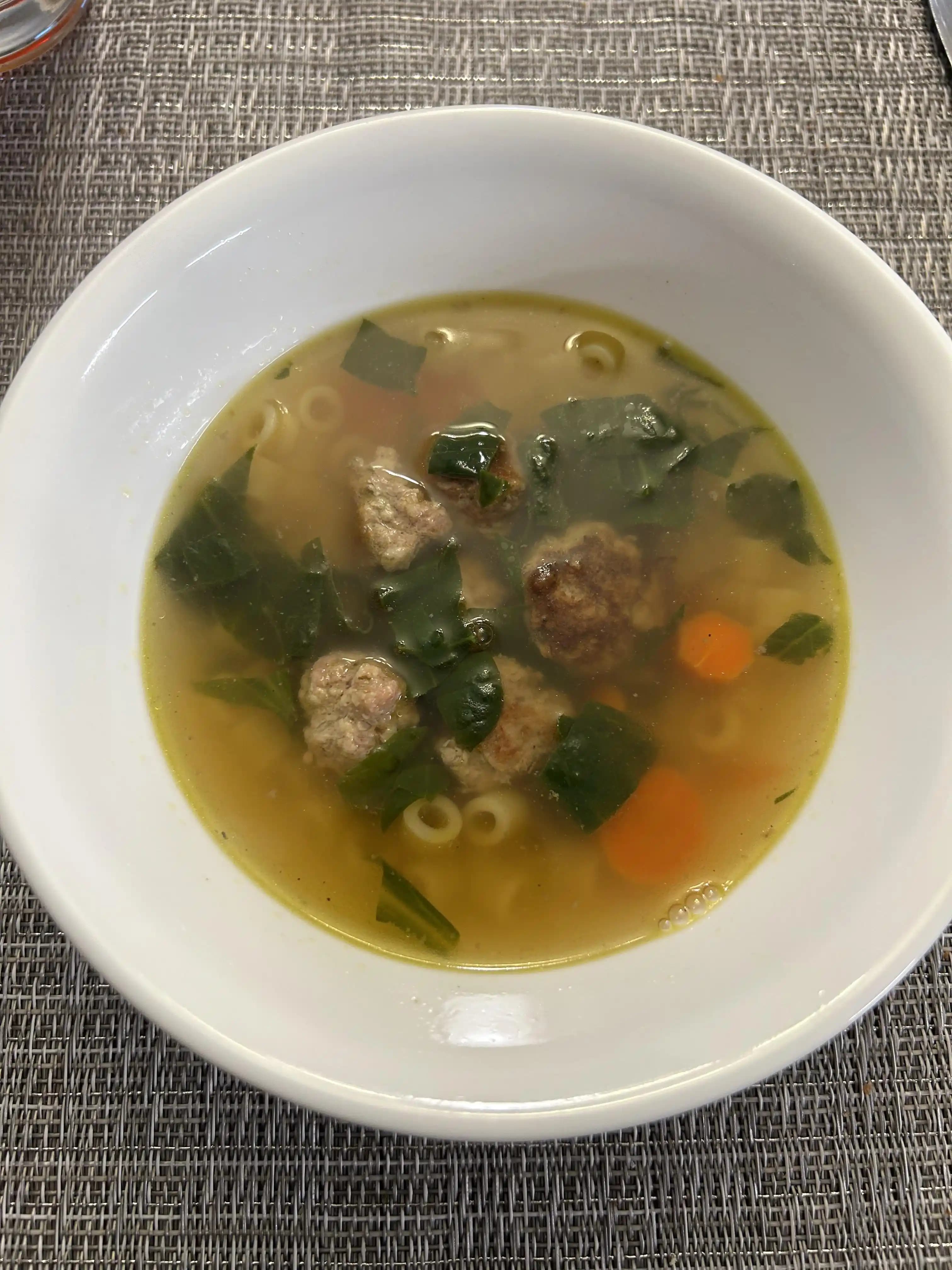 İtalyan Düğün Çorbası Tarifinde Ev Yapımı Köfteler ve Sebzeli Hazırlık Yöntemleri