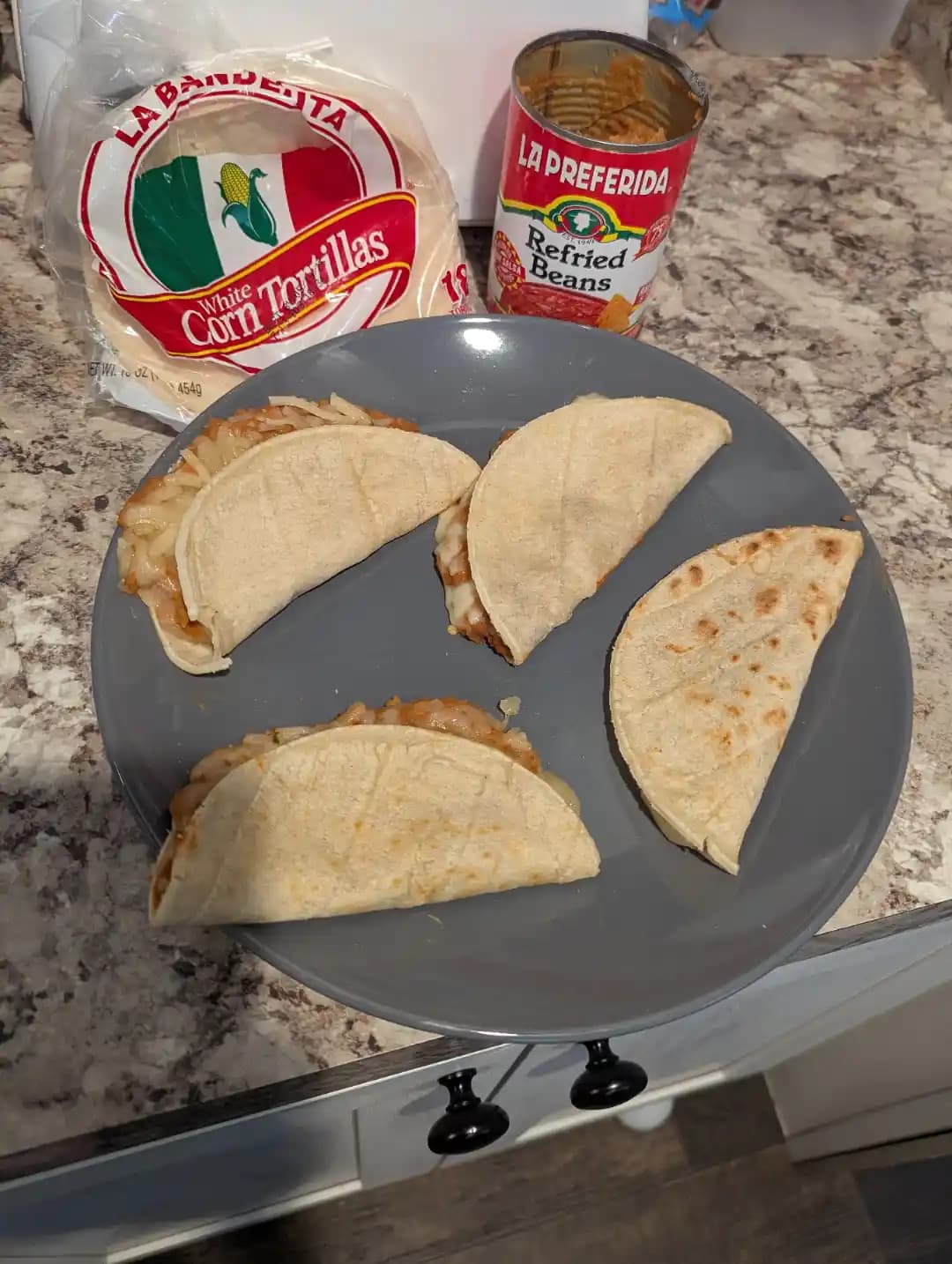 Kızarmış Fasulye ve Peynirli Tacos: Ekonomik ve Pratik Meksika Lezzeti